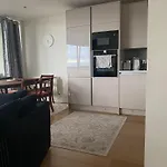Cosy 2 Bedroom Royal Docks Apartment