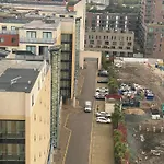 Cosy 2 Bedroom Royal Docks Apartment