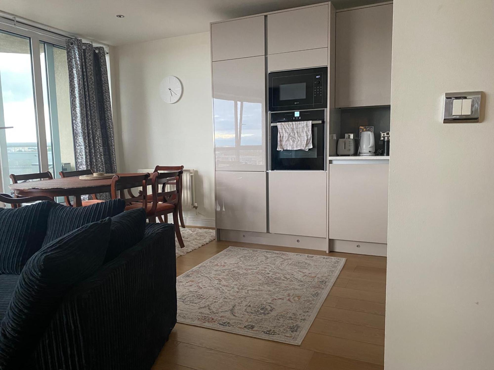 Cosy 2 Bedroom Royal Docks * London