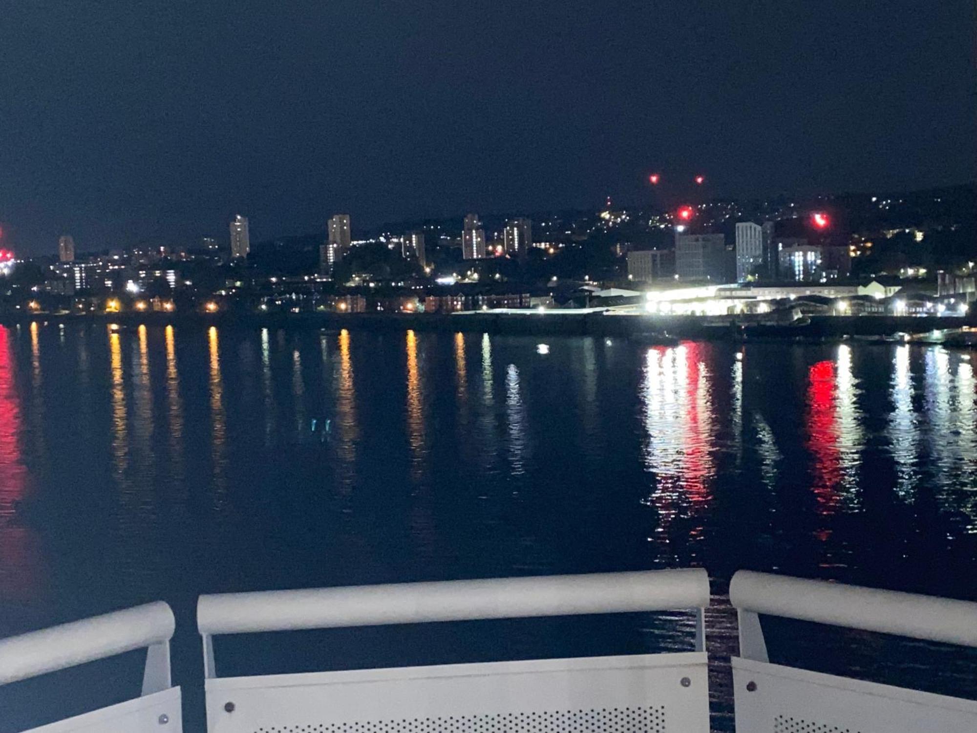 Cosy 2 Bedroom Royal Docks Apartment London