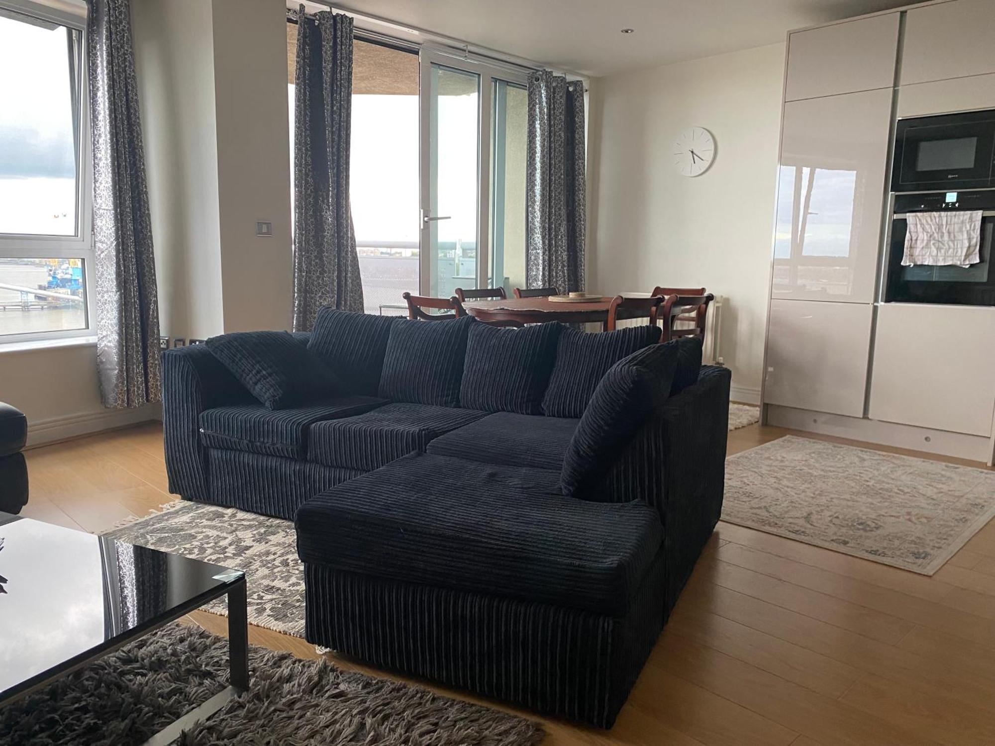 Cosy 2 Bedroom Royal Docks Apartment London