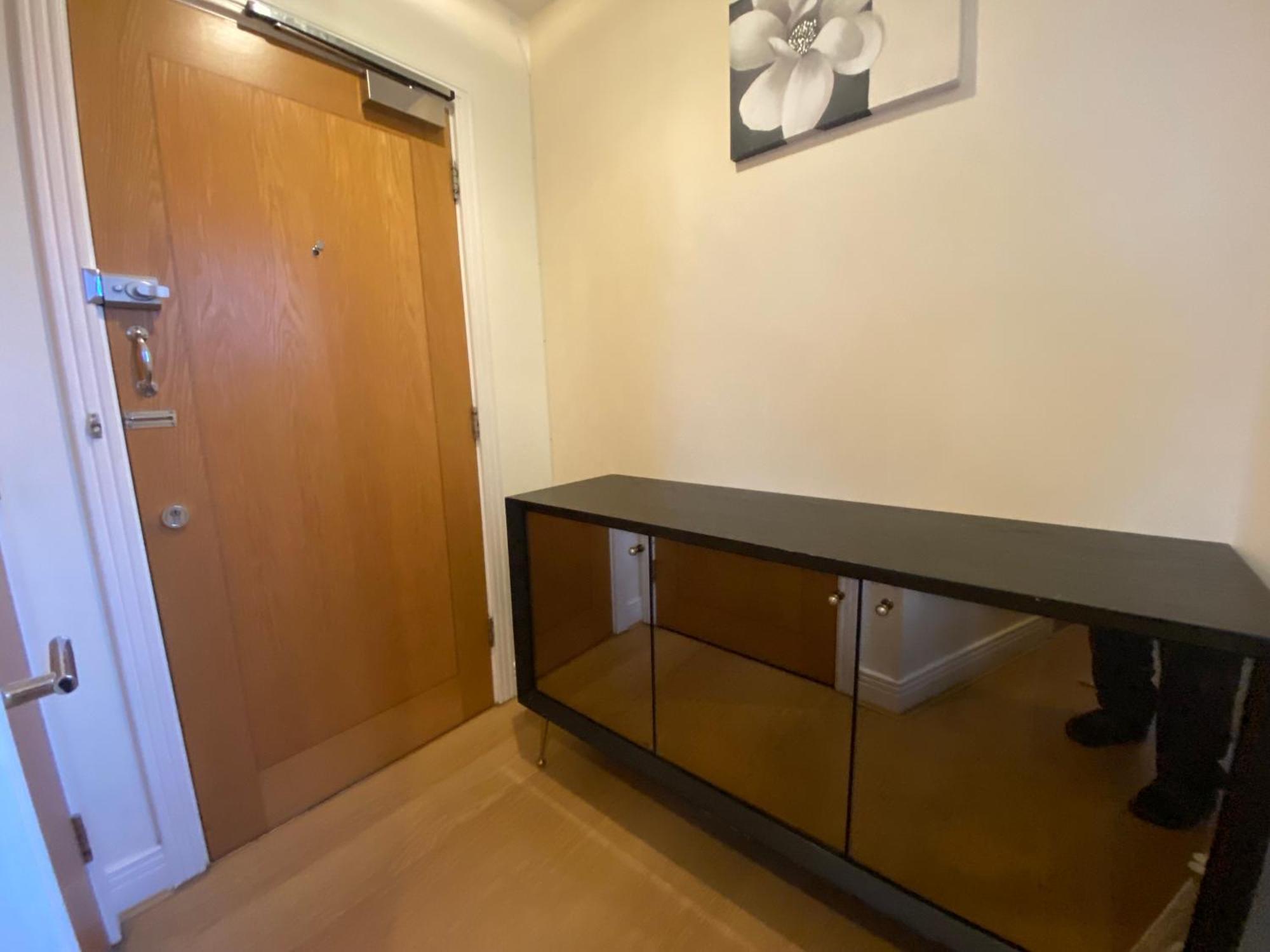 Cosy 2 Bedroom Royal Docks Apartment *