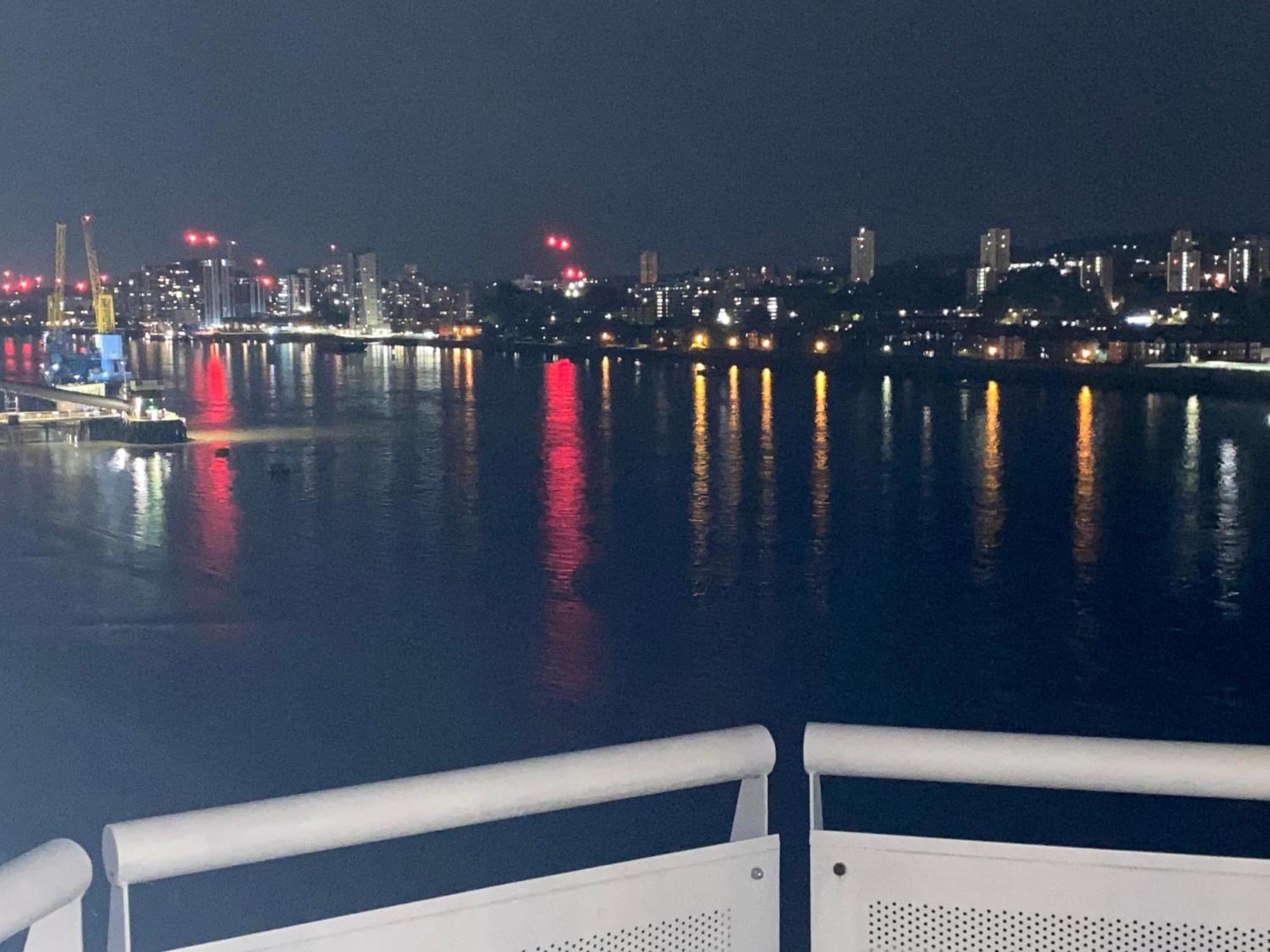 Apartment Cosy 2 Bedroom Royal Docks London