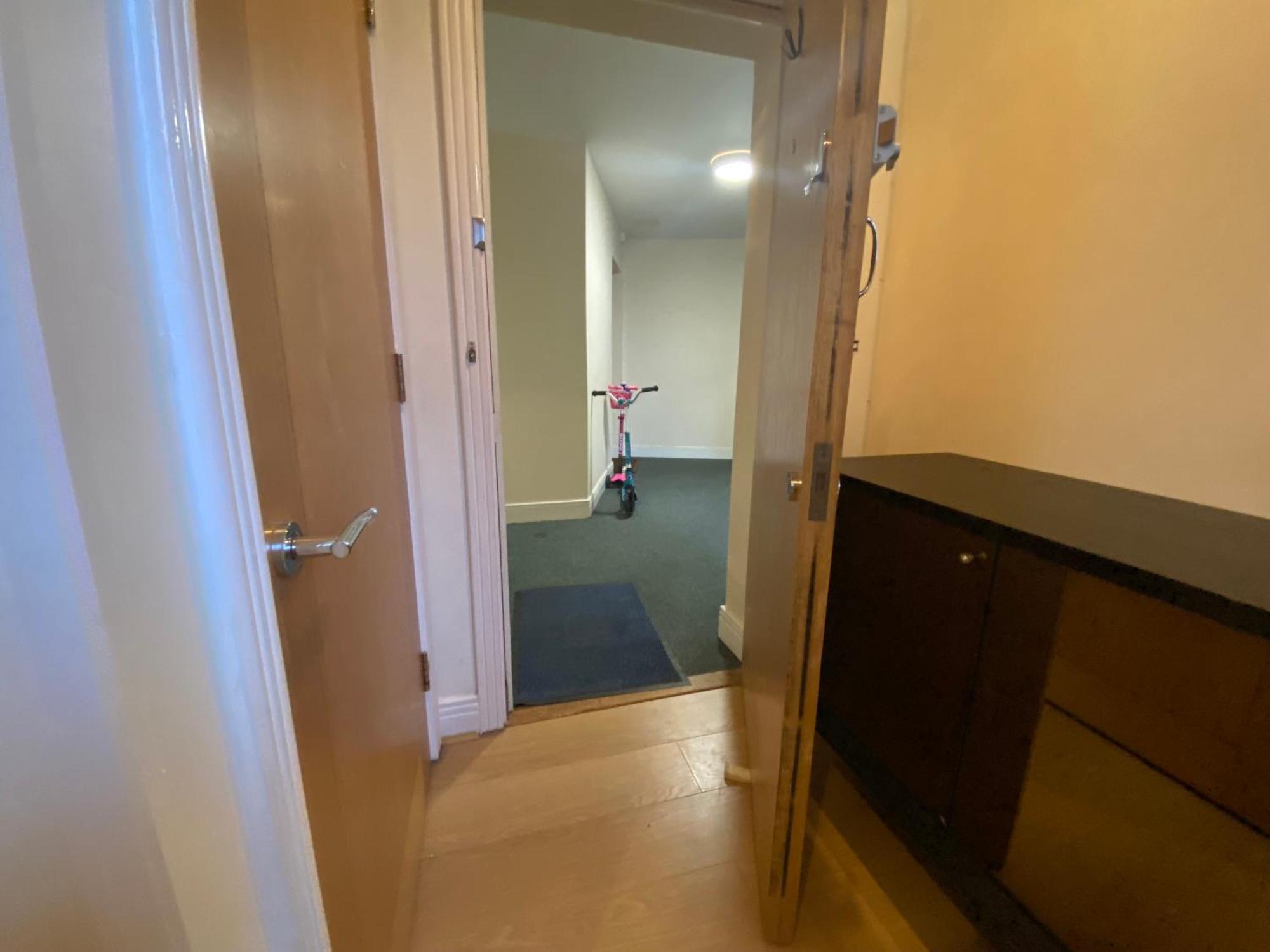 Cosy 2 Bedroom Royal Docks Apartment *