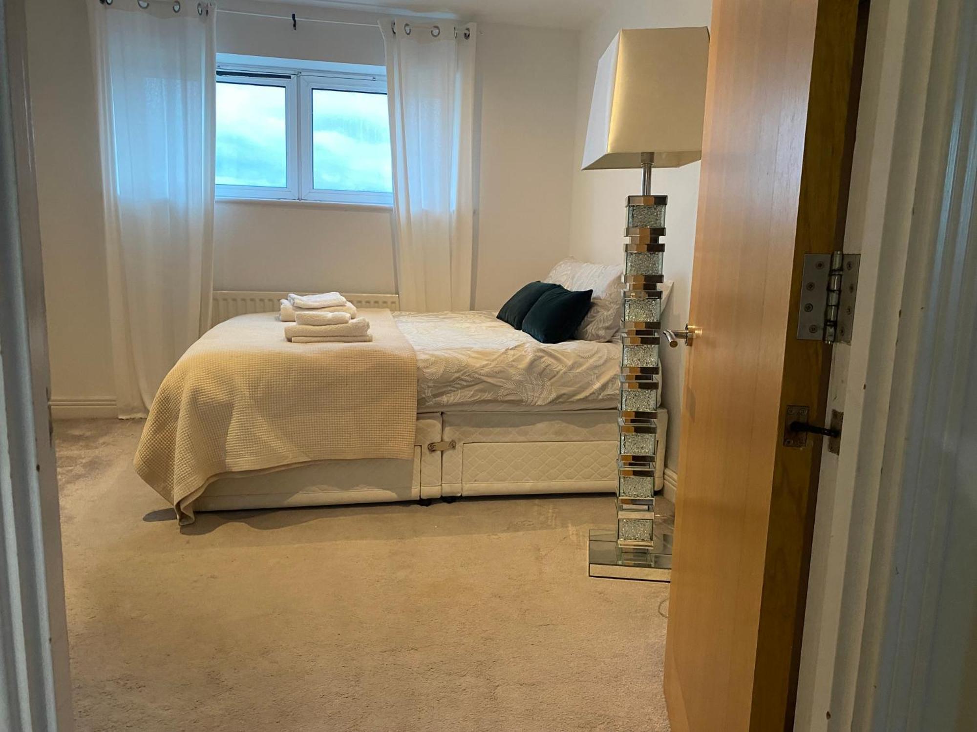 Cosy 2 Bedroom Royal Docks Apartment London