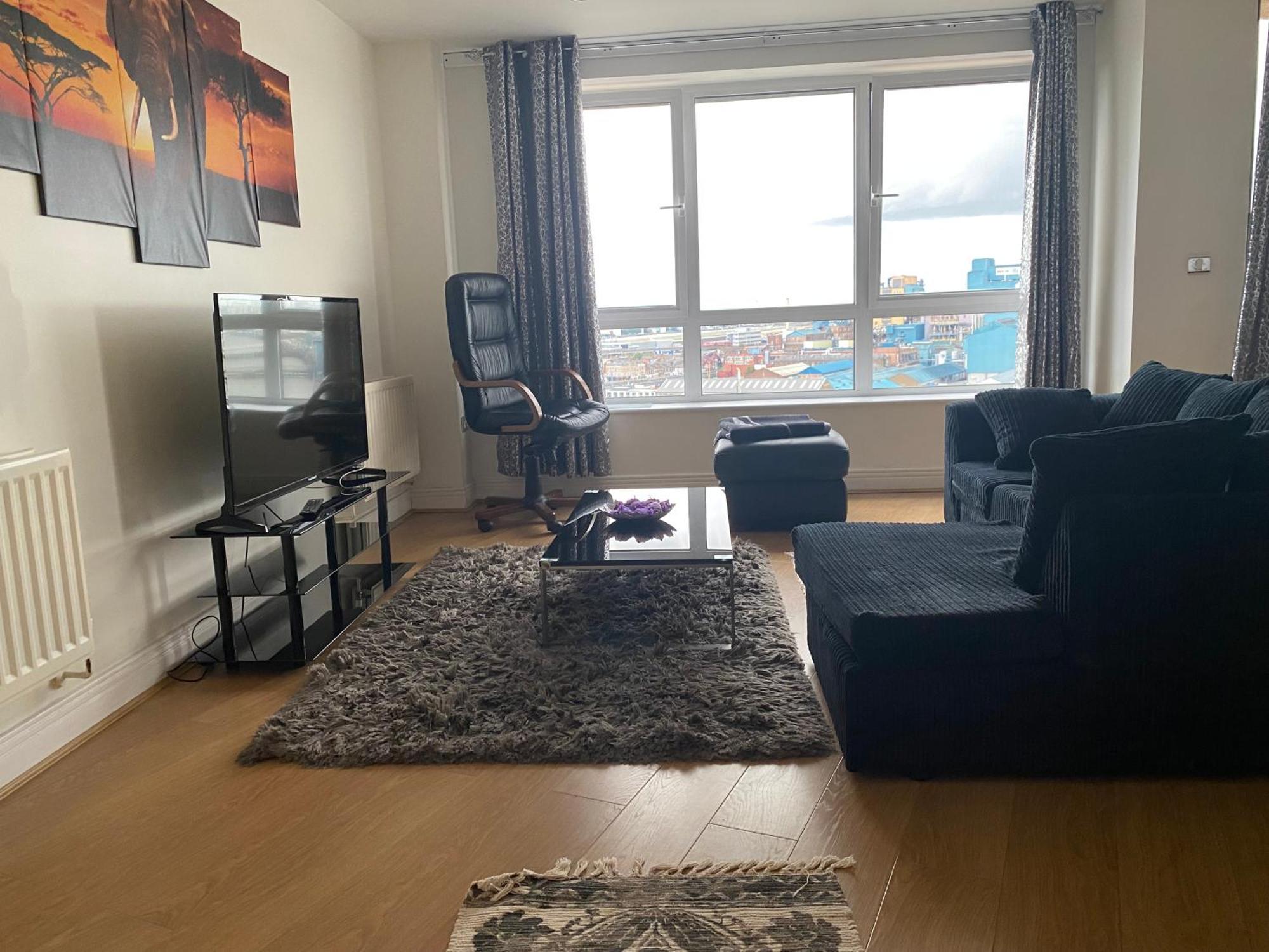 Cosy 2 Bedroom Royal Docks Apartment London