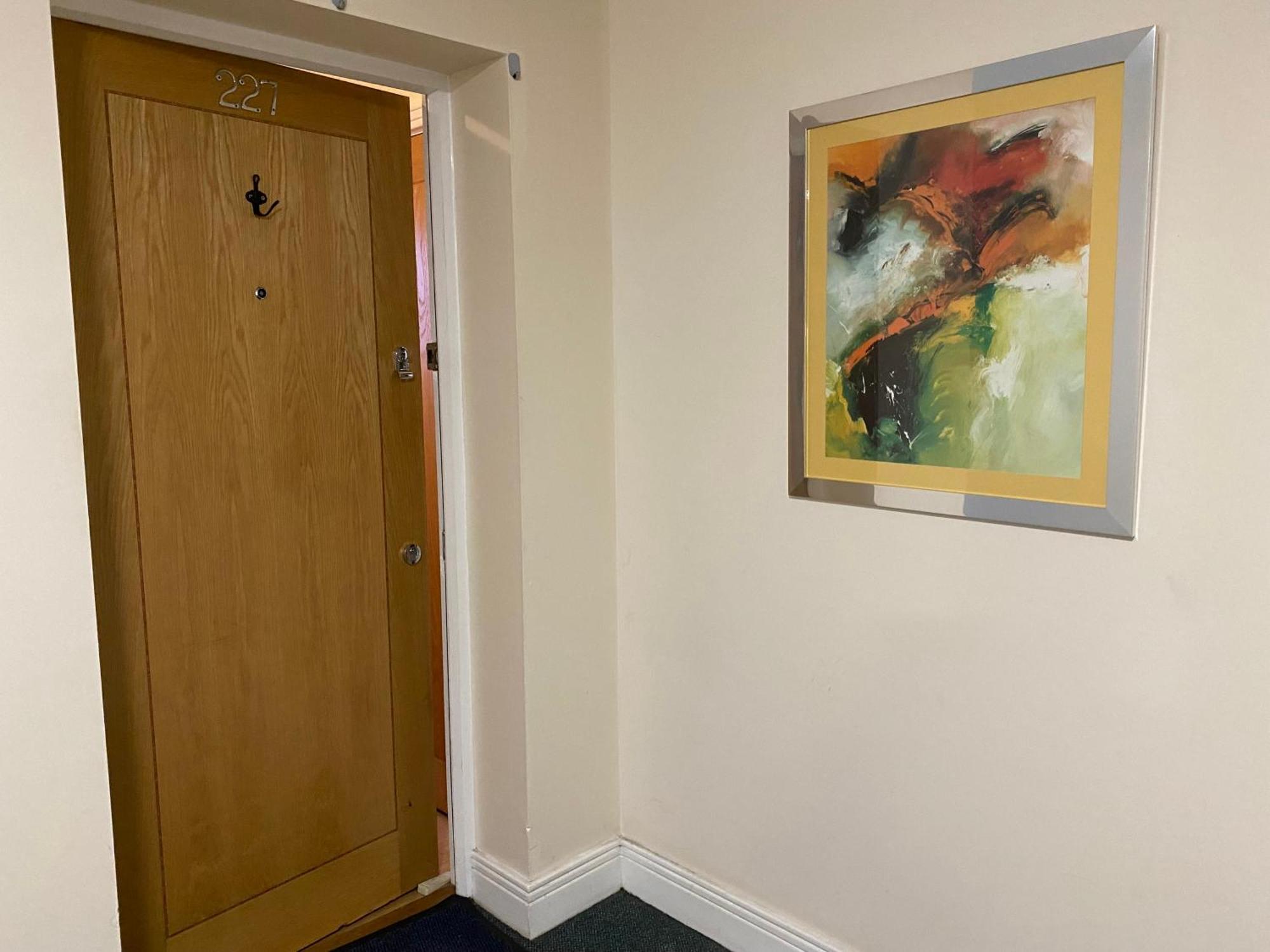 Cosy 2 Bedroom Royal Docks Apartment *
