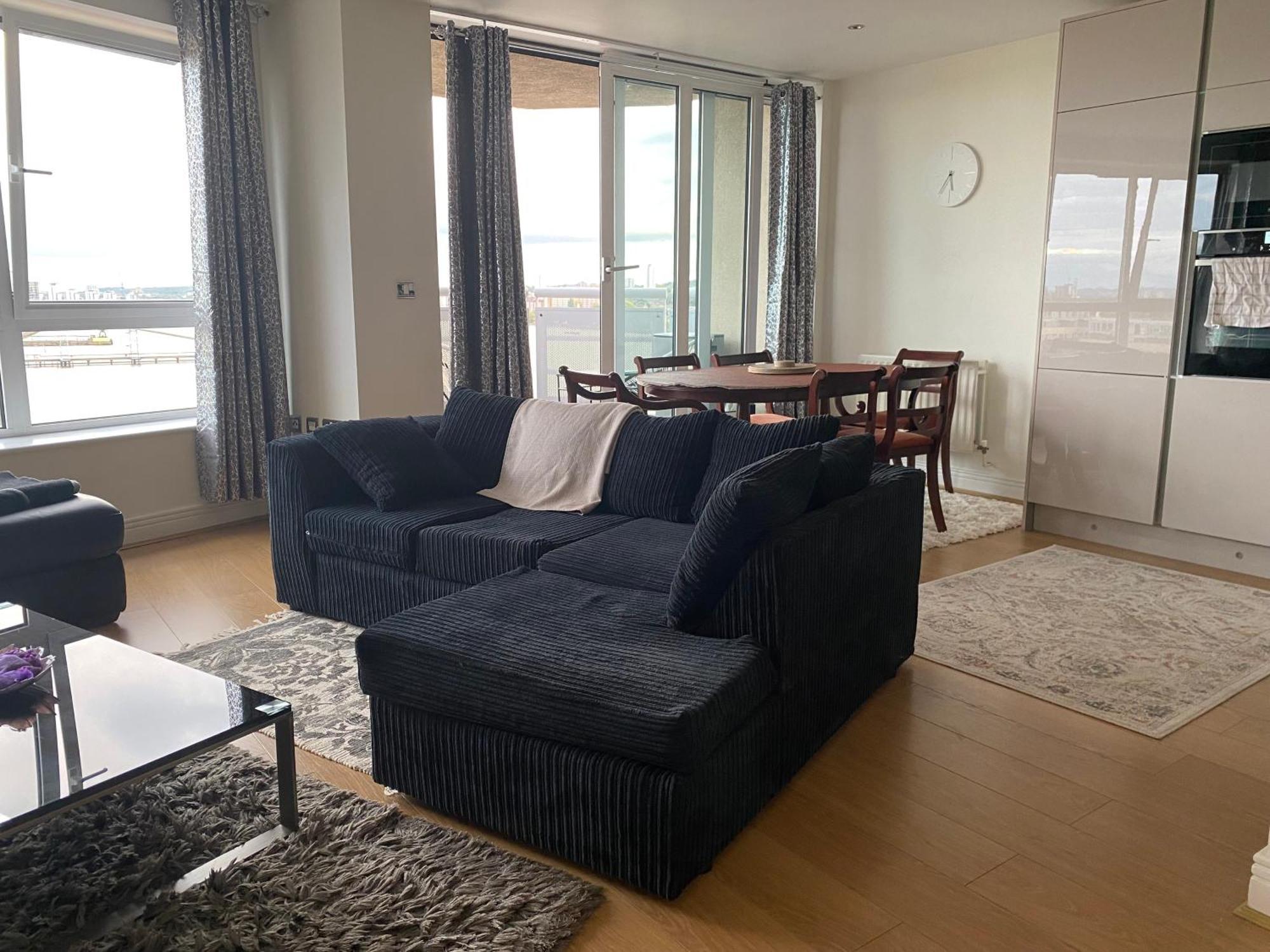 Cosy 2 Bedroom Royal Docks Apartment London