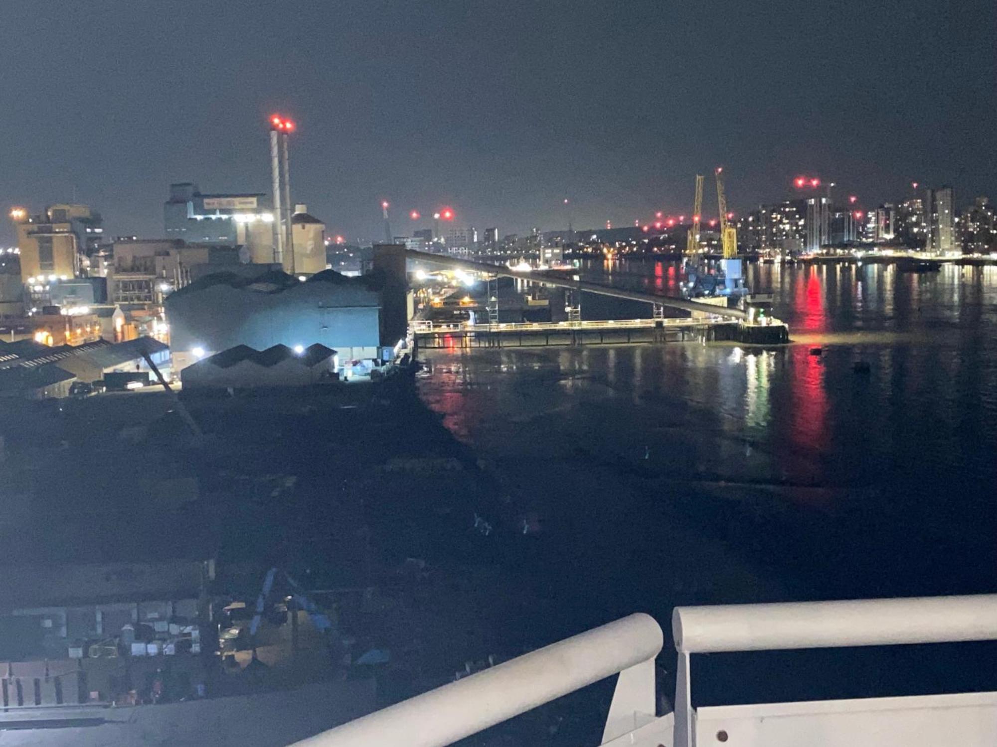 Cosy 2 Bedroom Royal Docks Apartment London