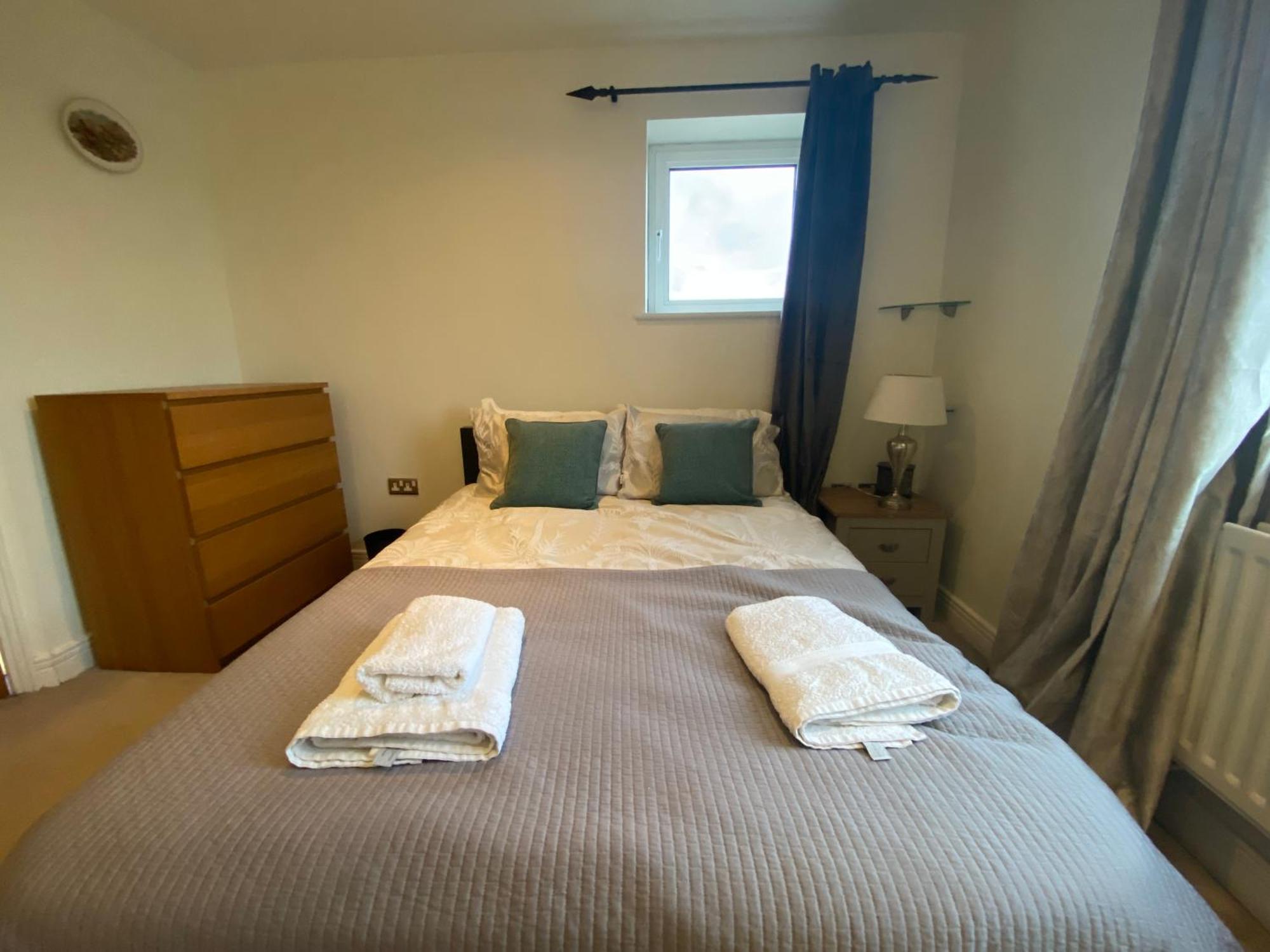 Cosy 2 Bedroom Royal Docks Apartment London