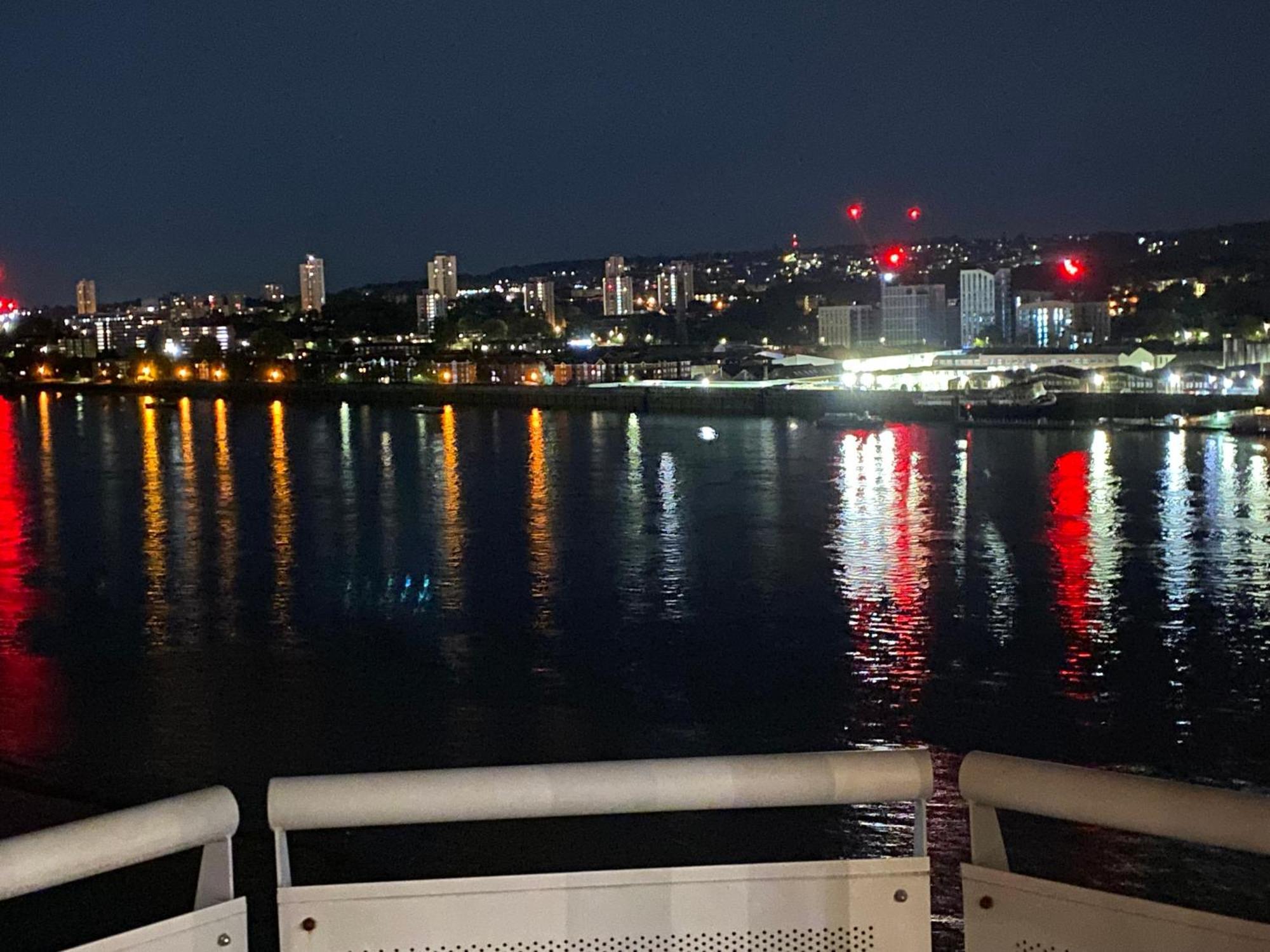 Cosy 2 Bedroom Royal Docks *