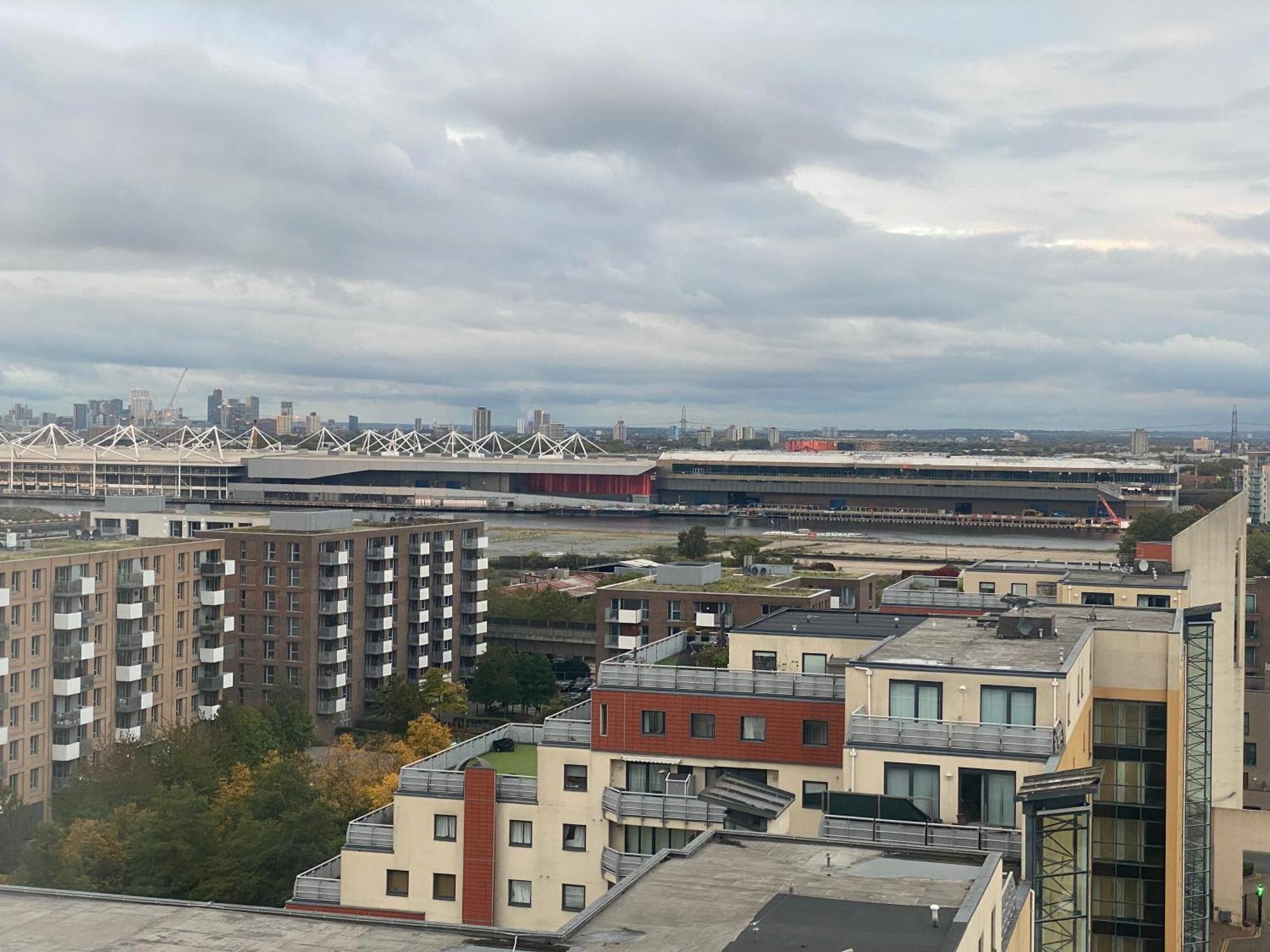 Cosy 2 Bedroom Royal Docks Apartment